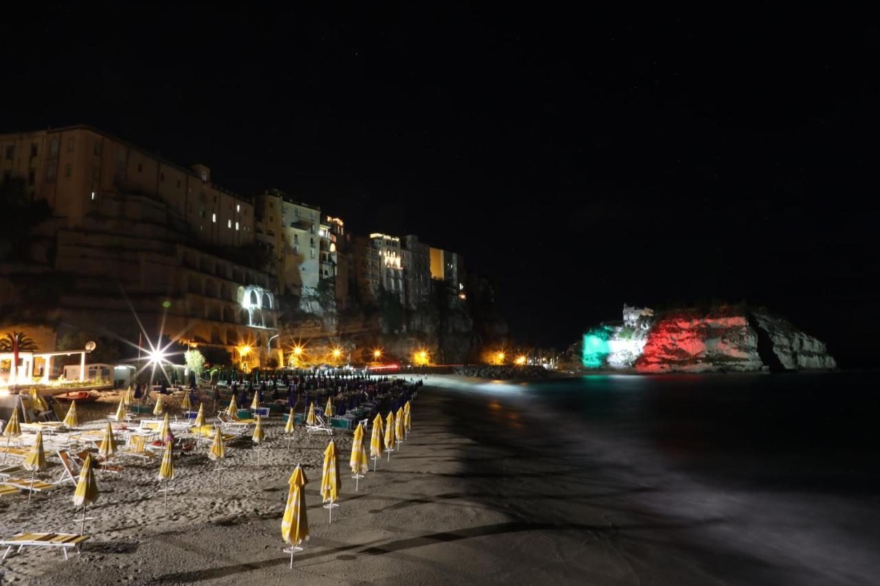 Deus Accomodation Tropea Esterno foto